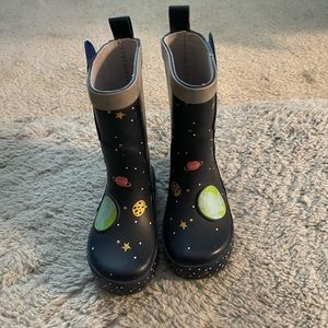 Kids rain boots size 6